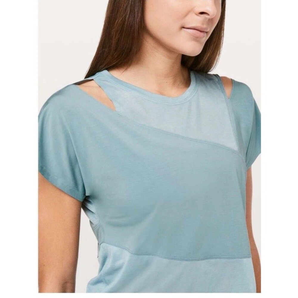 Lululemon No Inhibitions Cloud Blue Cropped‎ Tee Cut Out Lightweight Sz 4